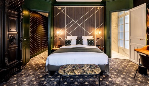 Suite, 1 King Bed, Garden View