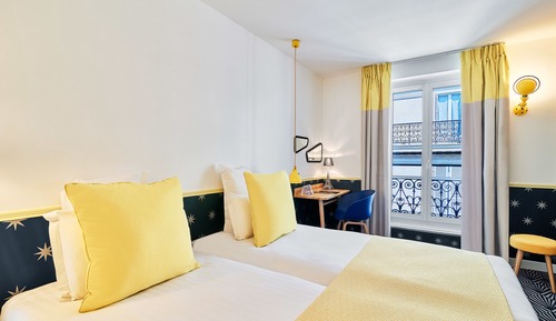Room with Twin beds - Free soft minibar, Courtesy tray, Chromecast - Digital press