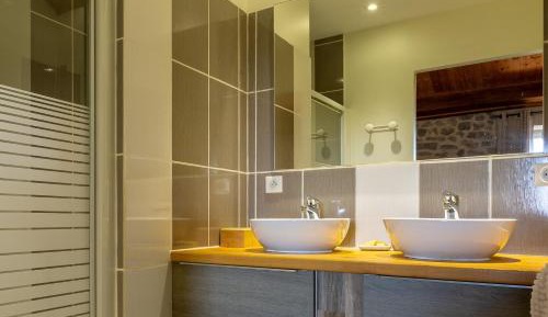 Deluxe Double Room with Shower
