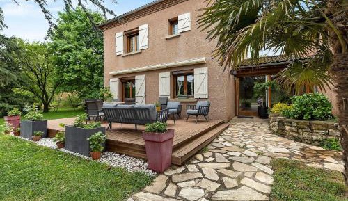 Three-Bedroom Apartment with Mountain View