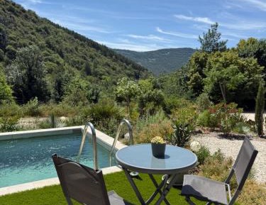 One-Bedroom Apartment with Garden View