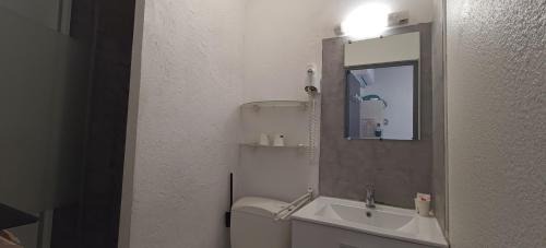Attic economy Double Room with Private bathroom 