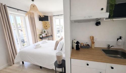 One-Bedroom Apartment with City View