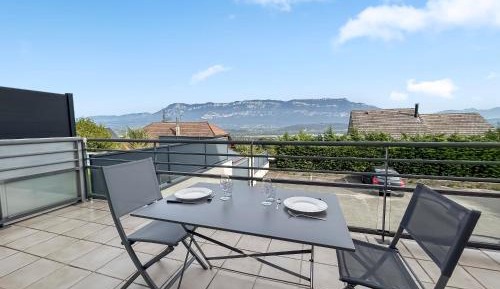 One-Bedroom Apartment with Balcony