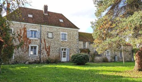 Seven-Bedroom House