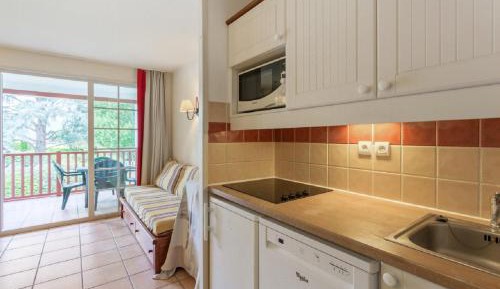 Select One-Bedroom Apartment (5 People)