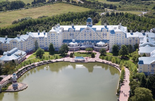 Coupvray Hotel | Disney's Newport Bay Club®