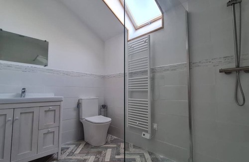 Badecon-le-Pin House | The Petite Barn, 5 minutes from Gargilesse, 15 minutes to A20.