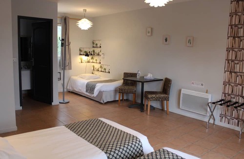 Cajarc Hotel | Hôtel-Gîte La Peyrade
