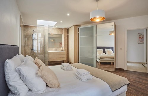 Saint-Vincent-de-Paul Apartment | Superb Apartment Center of Paris-montmartre