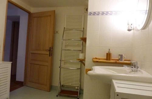 Lurcy-Levis Cottage | Gite Lurcy-Lévis, 2 bedrooms, 6 persons