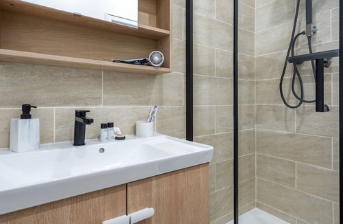 Laigneville Apartment | La Perle de Laigneville - Immédiat Gare, Proche Parc Astérix, Wifi & Netflix