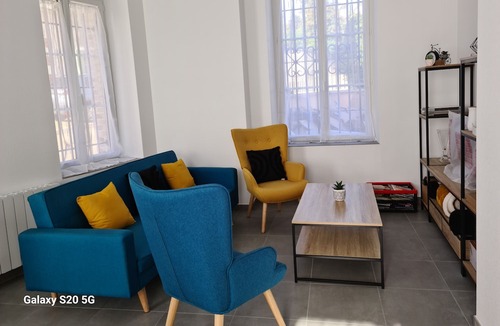 Bleneau Apartment | A 300m du Centre Ville! Appartement en RDC de 70m² Entièrement Rénové