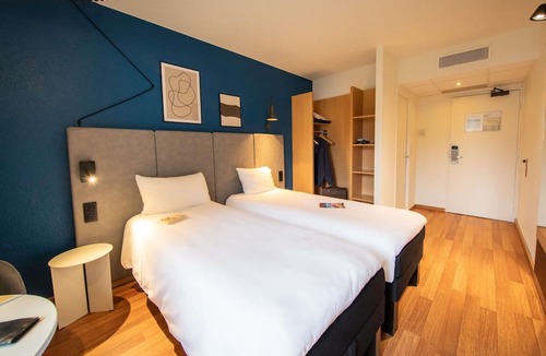 Le Port sous la Lune Hotel | ibis Nogent Sur Marne