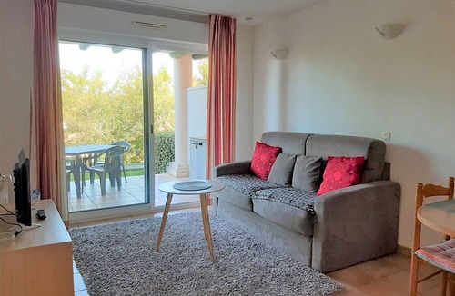 Ciboure Apartment | 2-Bedroom Apartment in Socoa near Beach with Terrace