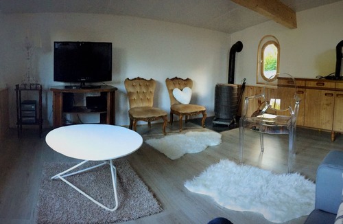 Brazey-en-Morvan Ski Chalet | Chalet with private lake, 4/6 person rental with NOKILL fishing