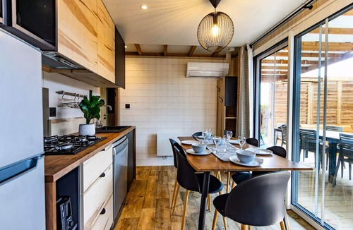 Sainte-Montaine House | Jacaranda Cottage: 3 Rooms, Sleeps 4–6