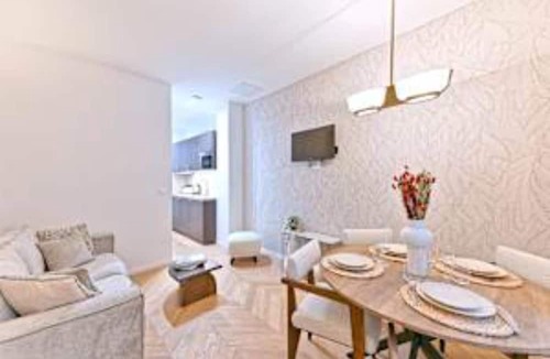 Quartier de la Plaine-de-Monceaux Apartment | New flat with AC Porte Maillot/Arc de Triomphe