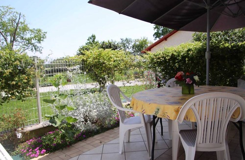 Lahosse House | Homerez - Cozy House with Garden in Lahosse
