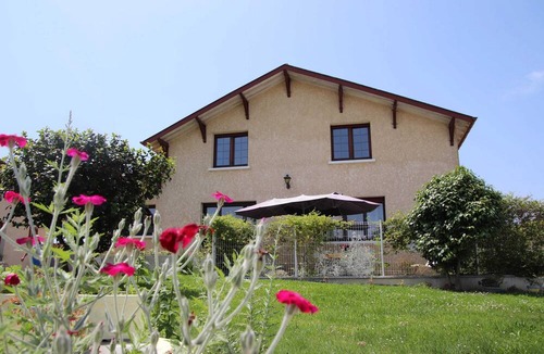 Lahosse House | Homerez - Cozy House with Garden in Lahosse