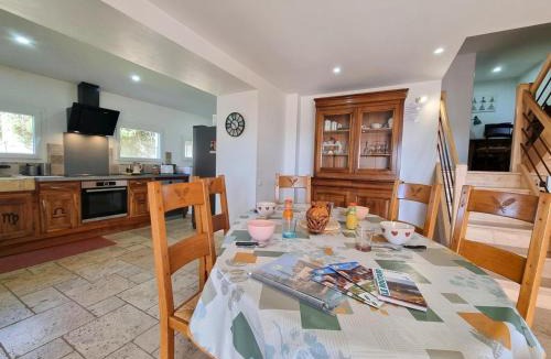 Lezigneux House | GÃ®te confortable avec jardin - 4 pers. - FR-1-496-410