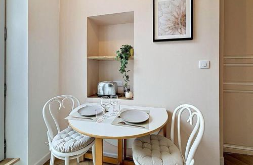 Vendome Apartment | Le Bovary Studio de charme climatisé avec parking