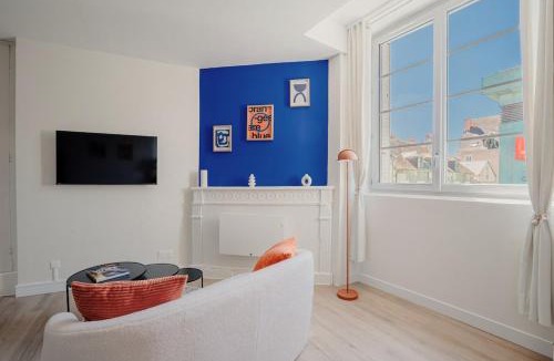 Nevers Apartment | L' Atelier Bleu de Nevers - Hypercentre - Chambre au calme - Parking gratuit à 200 m
