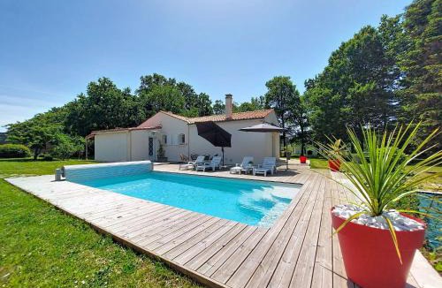 Saint-Sulpice-de-Royan House | Holiday Home Jaffe by Interhome