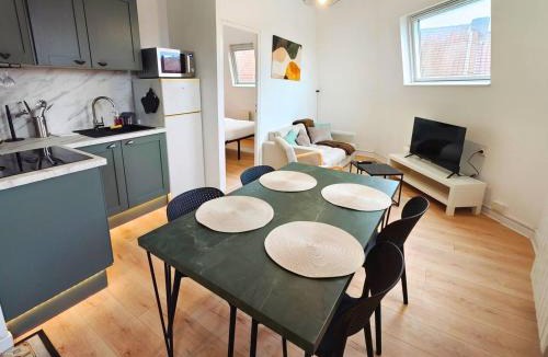 Croix Apartment | L'Éclat du Miroir - AbsoluteHome