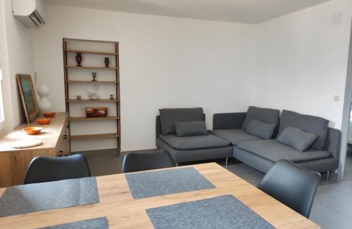 Palau-del-Vidre Apartment | Appartement rénové avec clim, piscine, WiFi et parking à Palau-del-Vidre - FR-1-776-108