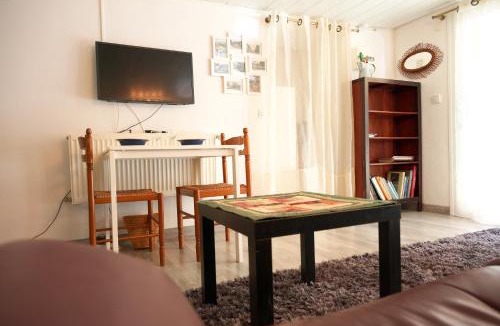 Saint-Martin-d'Uriage Apartment | La Songe Ailée - Uriage - Proche Grenoble et Chamrousse - T2 avec terrasse - Jusqu'à 2 personnes - Cure Thermale - Idéal Déplacements professionnels