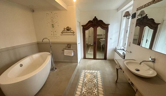 Suite Royale au Château du Serpolet in Pont du Château
