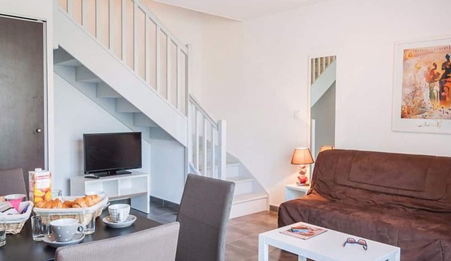 Cozy T3 Lodge with Terrace, Pool, Spa, Gym and Parking - 10 Min from Beach