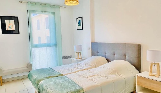 BEAUTIFUL APARTMENT NEAR CV, FULLY EQUIPPED FOR 4 PEOPLE, PARKING, ELEVATOR, BALCONY