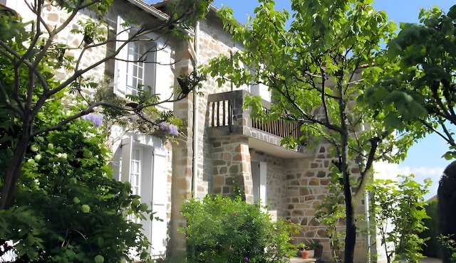 T3 Apartment with Shared Terrace and Communal Garden