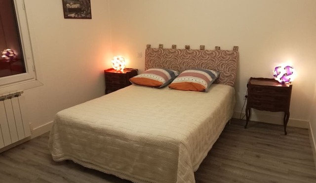 Maison Calme, Terrain Clos Arboré, Jeux de Société et Livres, Animaux Acceptés in Vaux