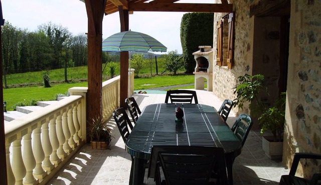 RENOVATED BARN WITH PRIVATE INDOOR POOL