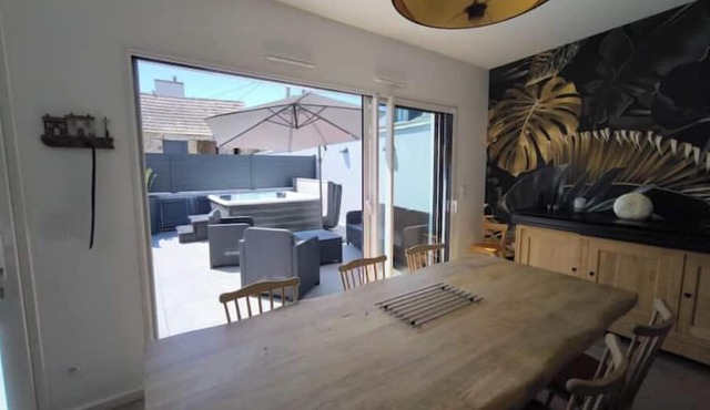 Charming house close to the sea with jacuzzi