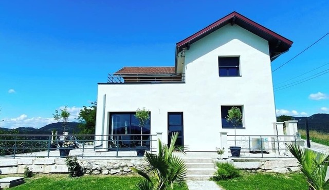 Villa Bellevue 1 (Rdc) : Nature, calm and magnificent views in Belley