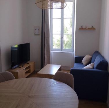bedroom apartment close to the city center and EMB