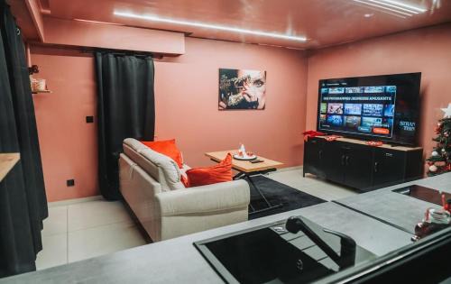 Luxury Love Room Private Jacuzzi Lyon in Villeurbanne