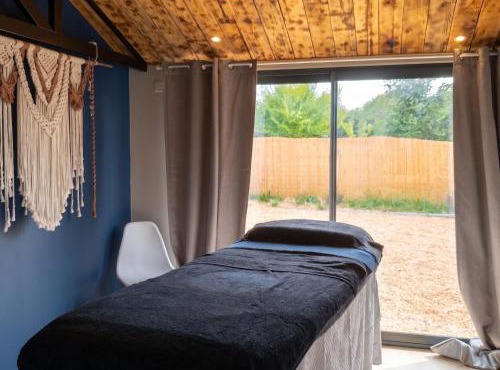 Chalet confortable avec piscine partagée à Chazemais