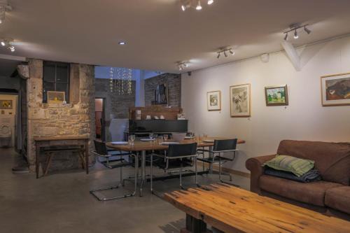 Galerie Nakai Art B&B in Tournus
